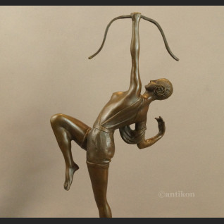 Rzeźba Diany z łukiem na prezent 