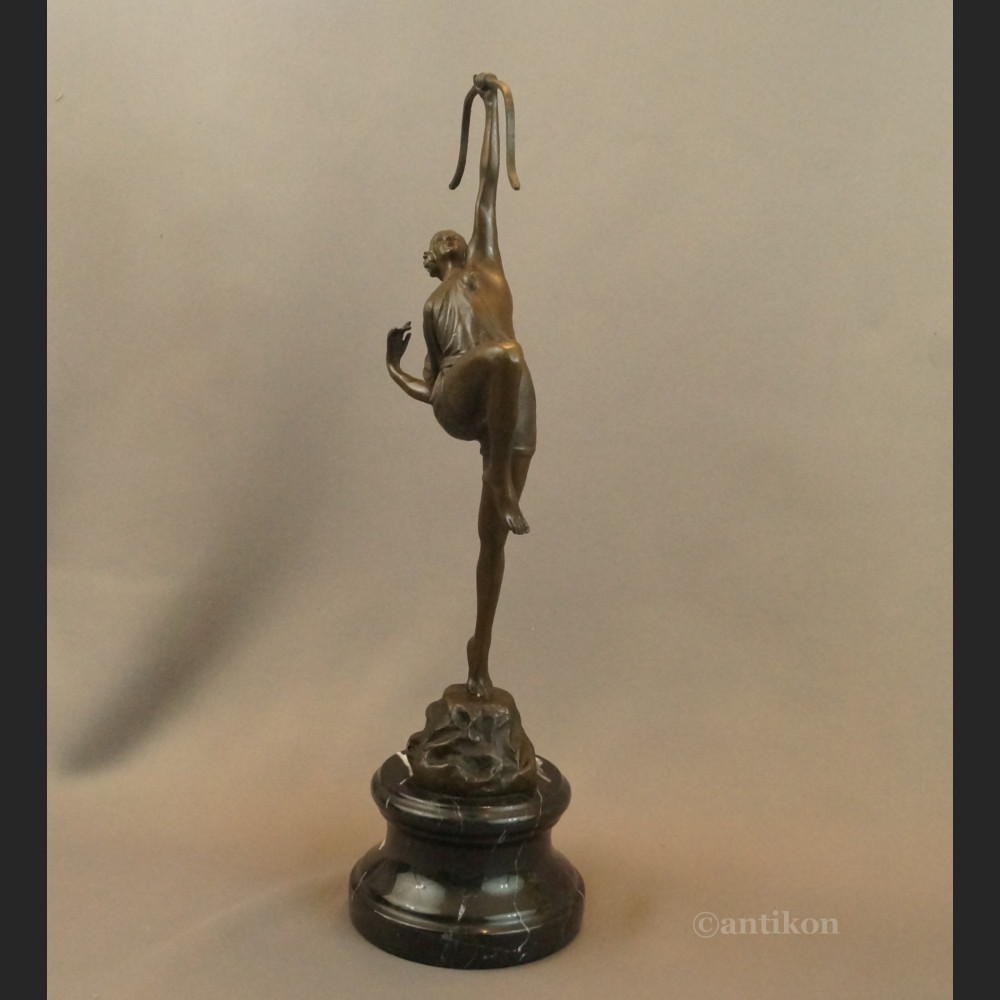 Rzeźba Diany z łukiem na prezent 