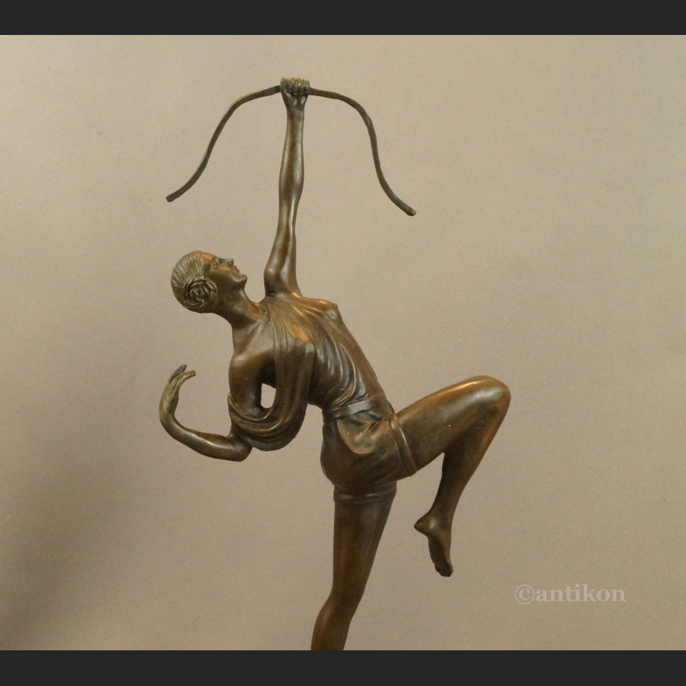 Rzeźba Diany z łukiem na prezent 