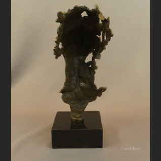 Rzeźba Marzenie z kwiatami fascynująca 