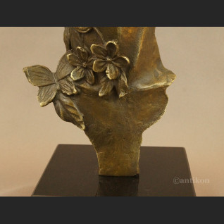 Rzeźba Marzenie z kwiatami fascynująca 