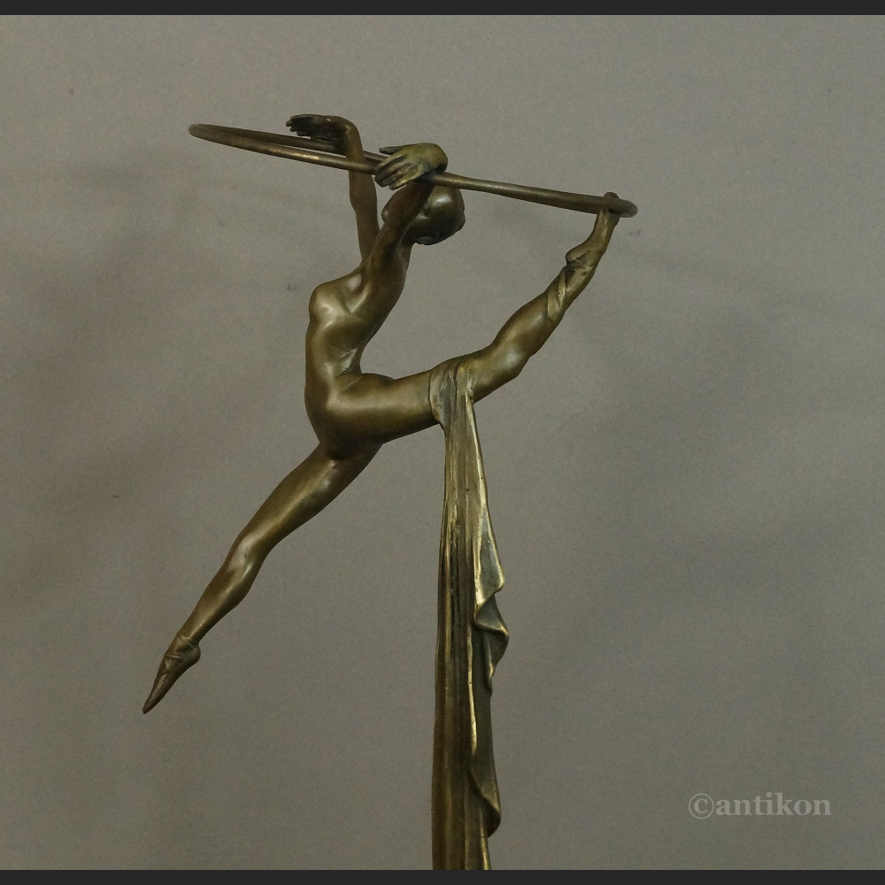 Duża tancerka z kołem rzeźba brąz 