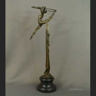 Duża tancerka z kołem rzeźba brąz 