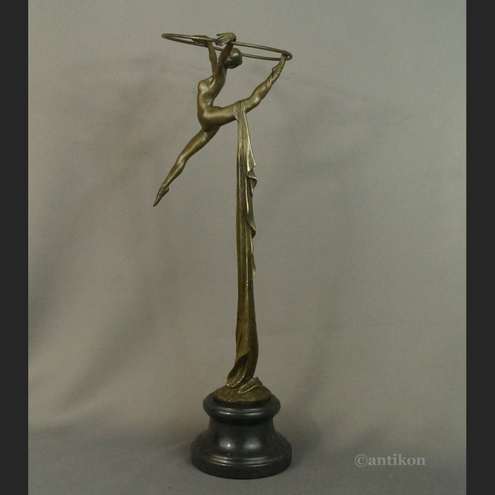 Duża tancerka z kołem rzeźba brąz 