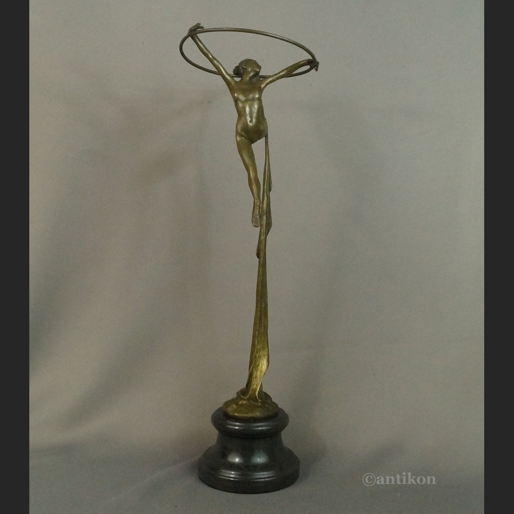 Duża tancerka z kołem rzeźba brąz 