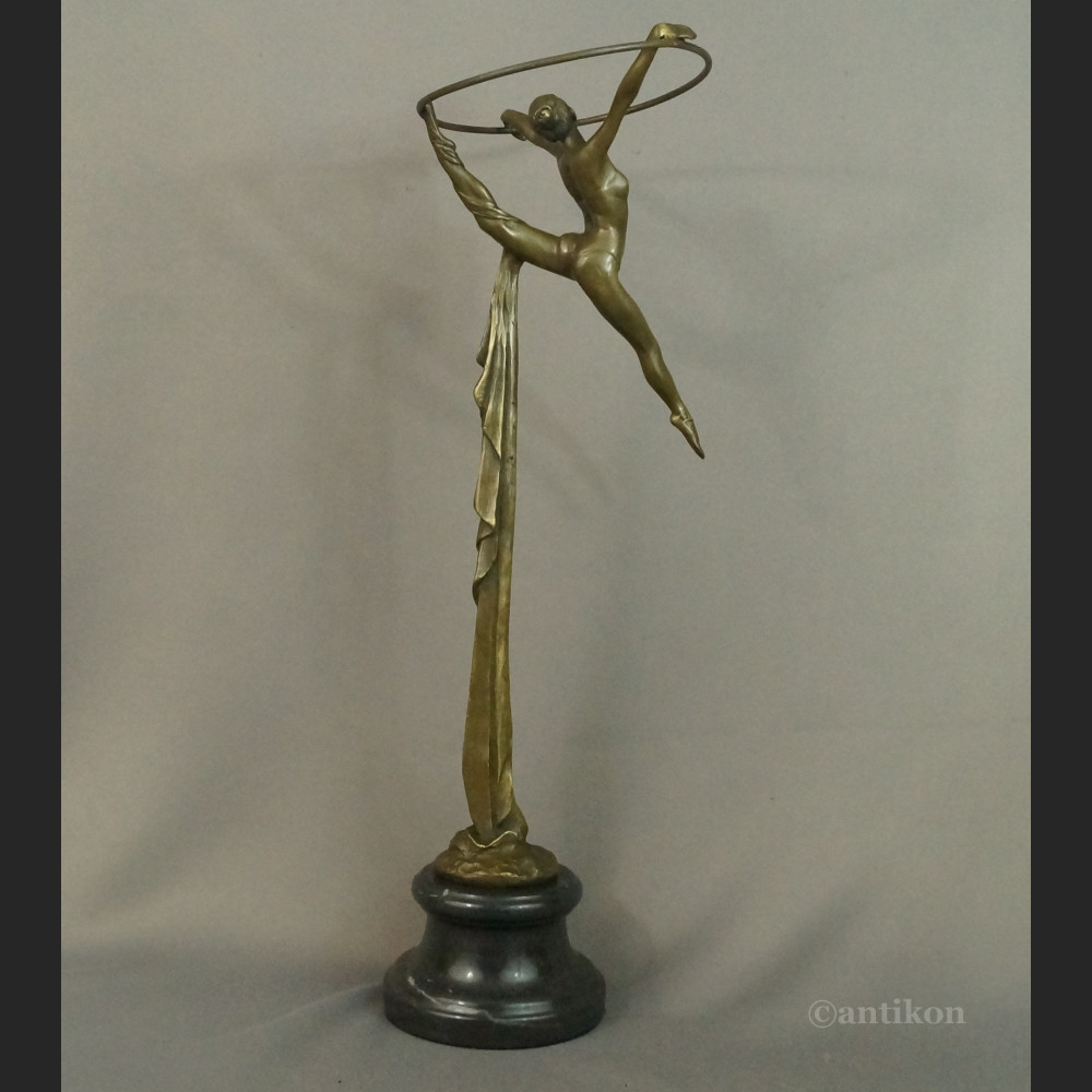 Duża tancerka z kołem rzeźba brąz 