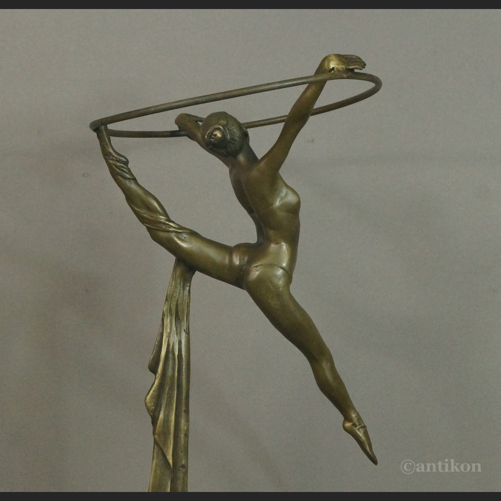 Duża tancerka z kołem rzeźba brąz 