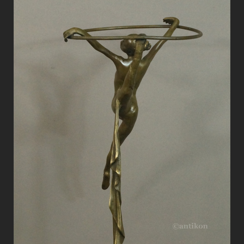 Duża tancerka z kołem rzeźba brąz 