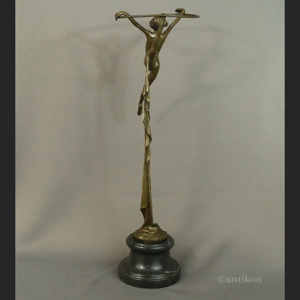 Duża tancerka z kołem rzeźba brąz 