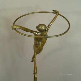 Duża tancerka z kołem rzeźba brąz 