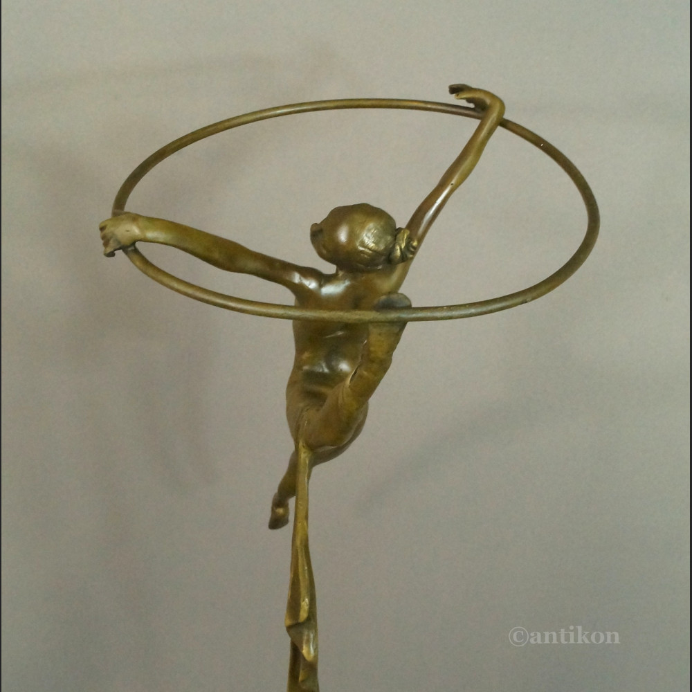 Duża tancerka z kołem rzeźba brąz 