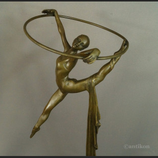 Duża tancerka z kołem rzeźba brąz 