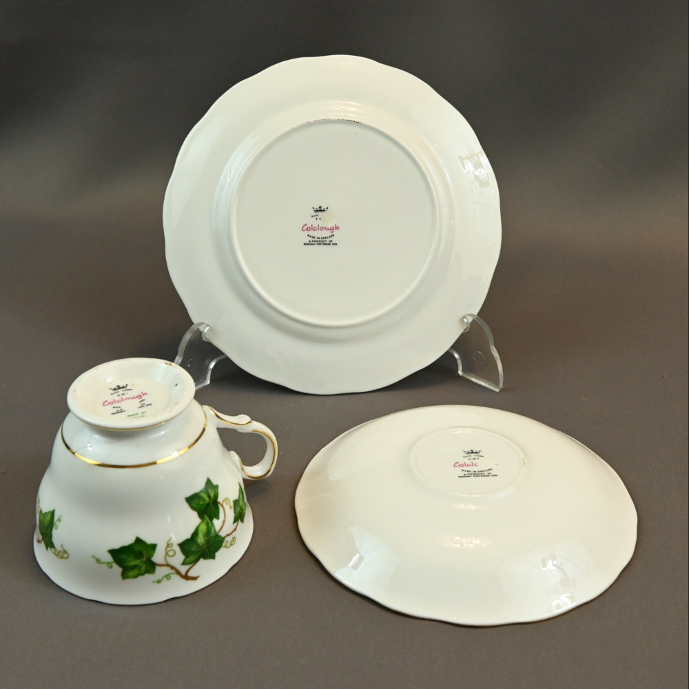 Angielska porcelana serwis do herbaty z paterą Angielska porcelana serwis do herbaty z paterą