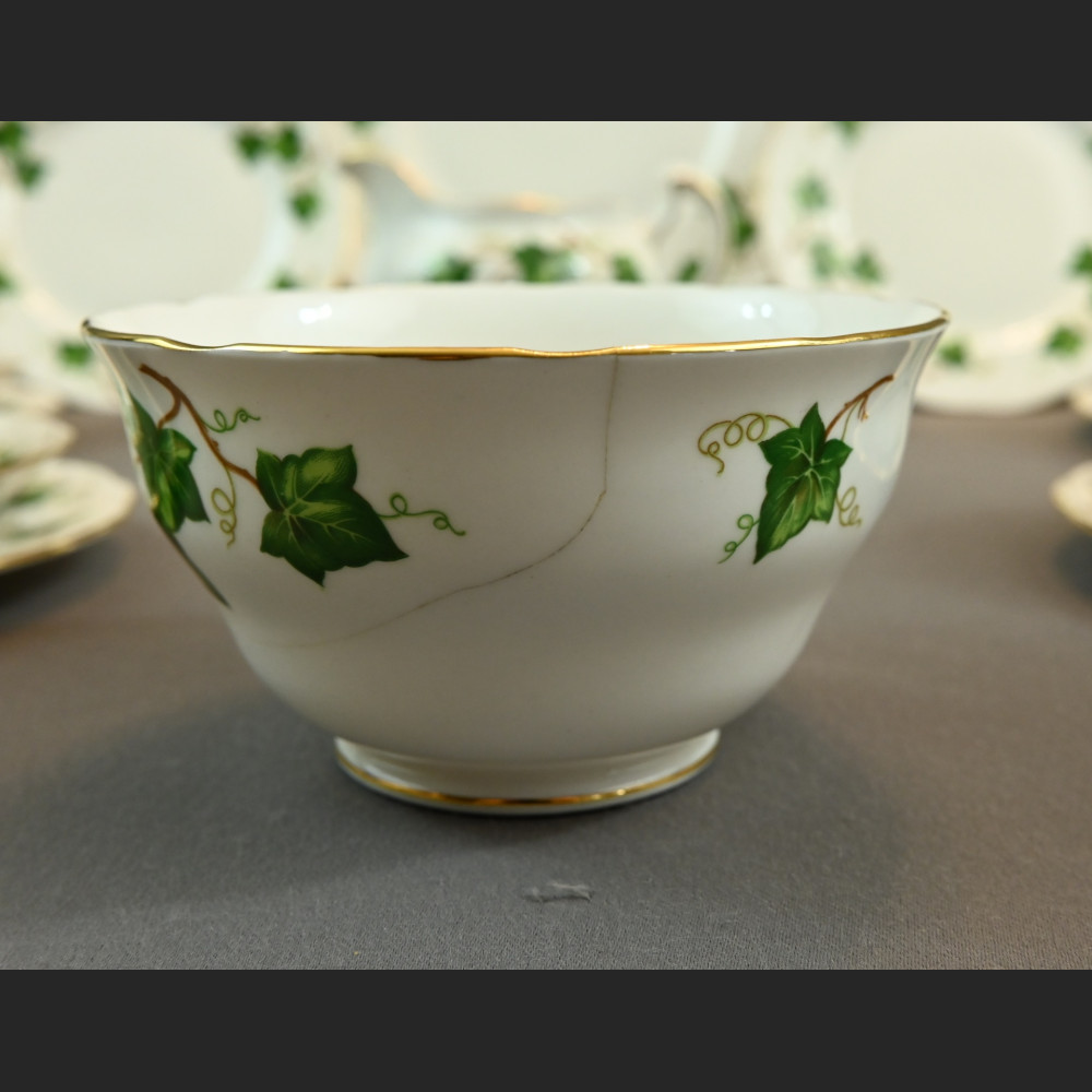 Angielska porcelana serwis do herbaty z paterą Angielska porcelana serwis do herbaty z paterą