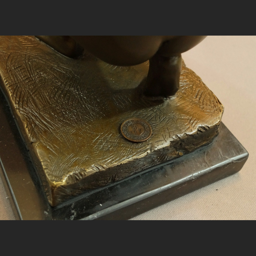 Akt tors kobiety Wenus modernistyczna rzeźba 