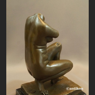 Akt tors kobiety Wenus modernistyczna rzeźba 