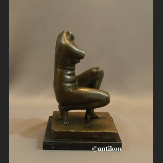 Akt tors kobiety Wenus modernistyczna rzeźba 