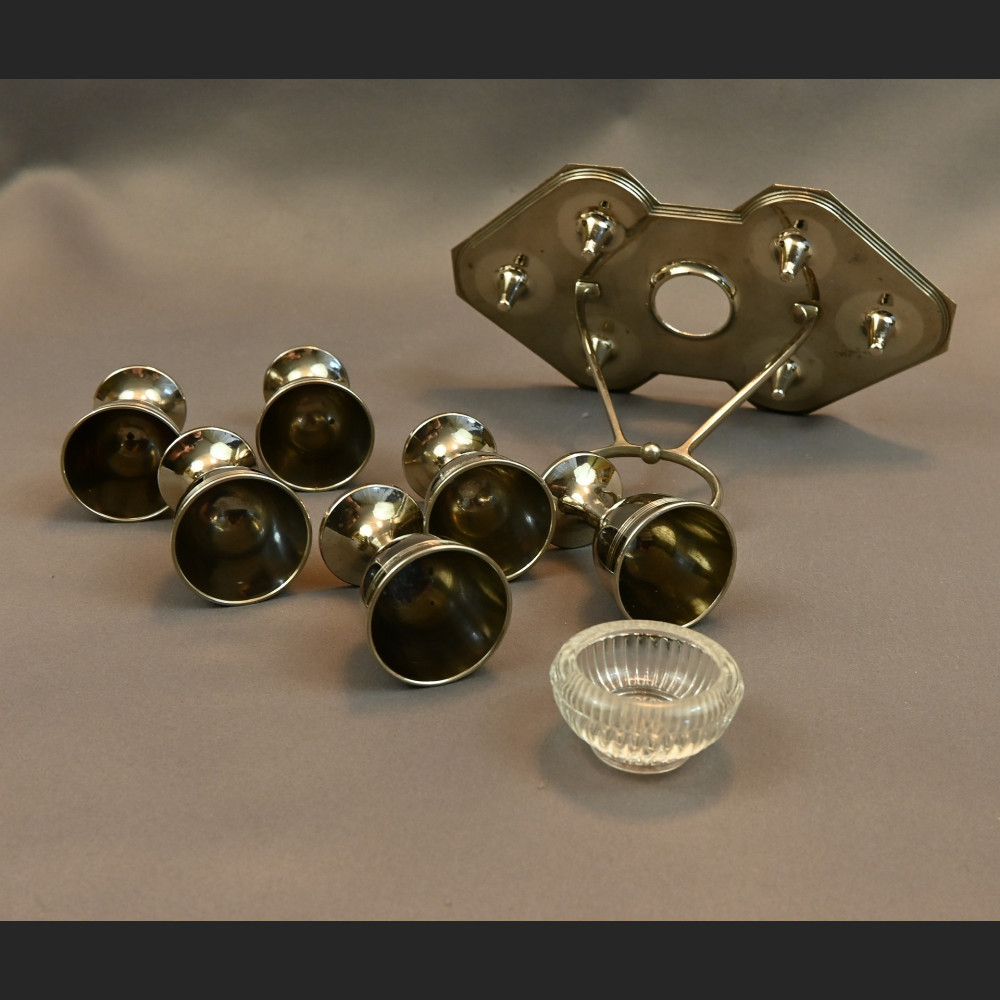 Stary zestaw kieliszków do jajek Stary zestaw kieliszków do jajek