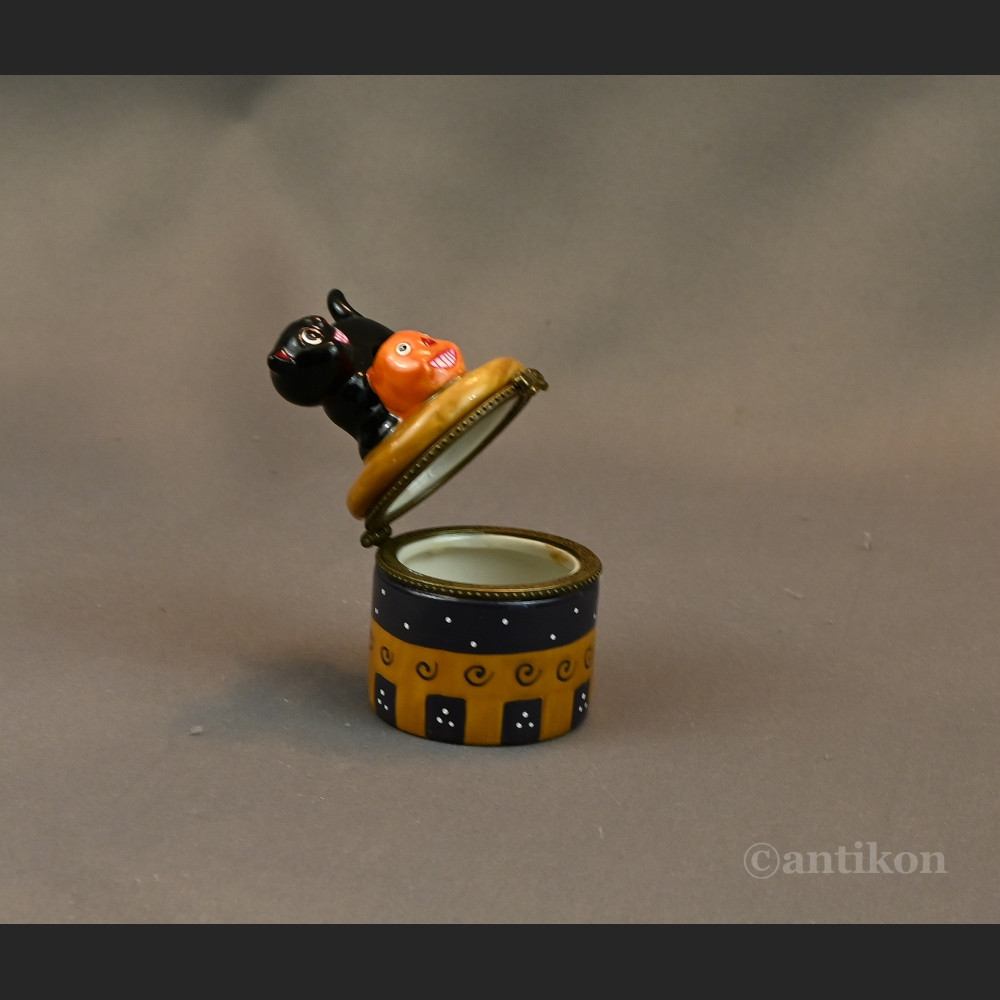 Puzderko porcelanowe kot 