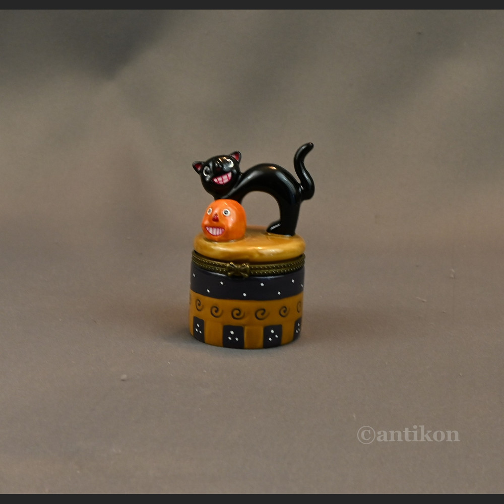 Puzderko porcelanowe kot 