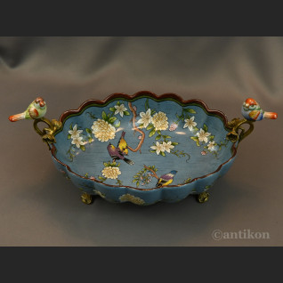 Żardiniera z porcelany z figurkami na prezent 