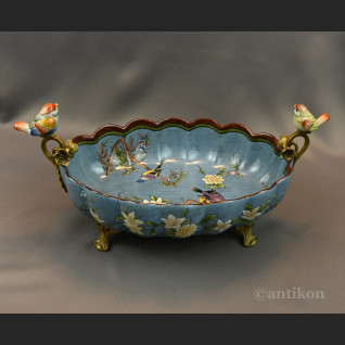 Żardiniera z porcelany z figurkami na prezent 