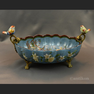 Żardiniera z porcelany z figurkami na prezent 