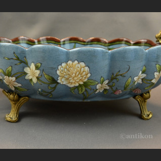 Żardiniera z porcelany z figurkami na prezent 