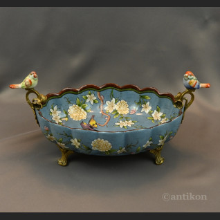 Żardiniera z porcelany z figurkami na prezent 