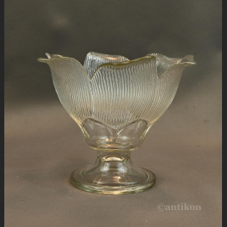 Szklana cukiernica na nóżce 