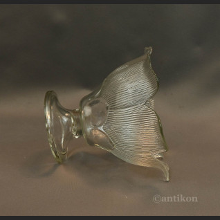 Szklana cukiernica na nóżce 