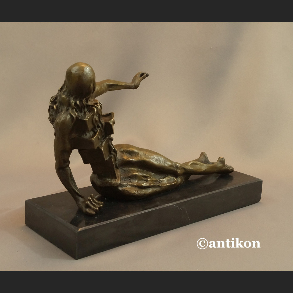 Salvador Dali rzeźba Szafa antropomorficzna 