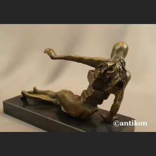 Salvador Dali rzeźba Szafa antropomorficzna 