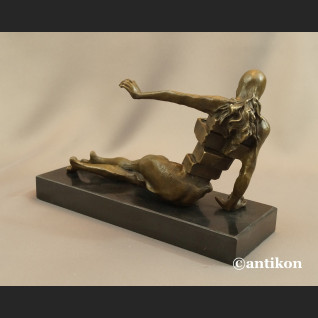 Salvador Dali rzeźba Szafa antropomorficzna 