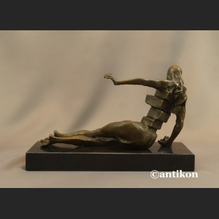 Salvador Dali rzeźba Szafa antropomorficzna 