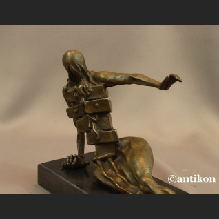 Salvador Dali rzeźba Szafa antropomorficzna 