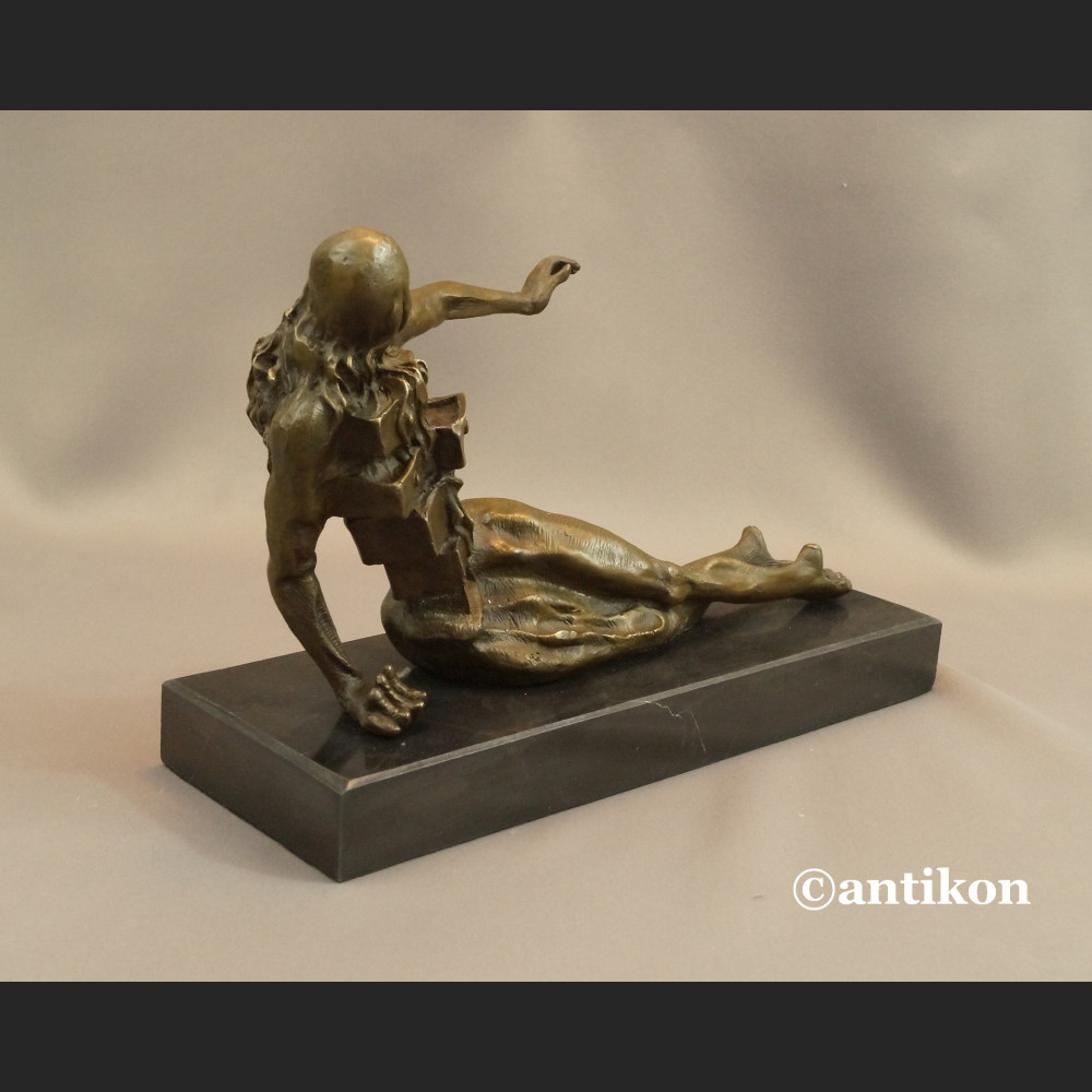 Salvador Dali rzeźba Szafa antropomorficzna 