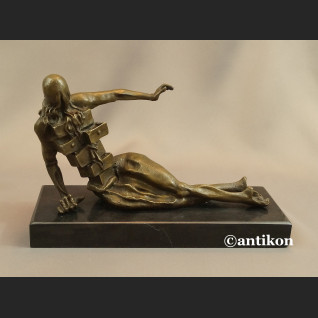 Salvador Dali rzeźba Szafa antropomorficzna 