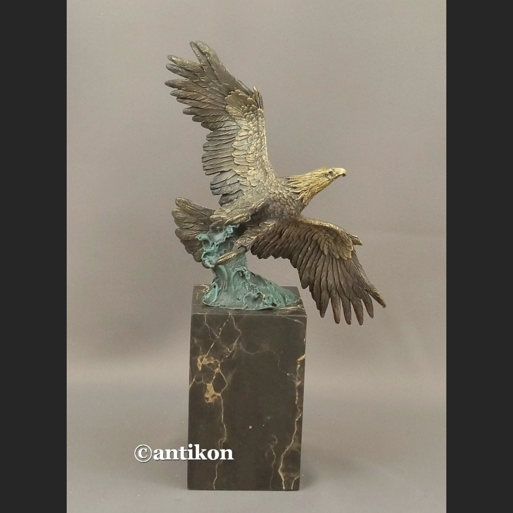 Orzeł rzeźba z brązu na prezent do gabinetu Orzeł rzeźba z brązu na prezent do gabinetu