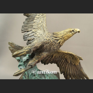 Orzeł rzeźba z brązu na prezent do gabinetu Orzeł rzeźba z brązu na prezent do gabinetu