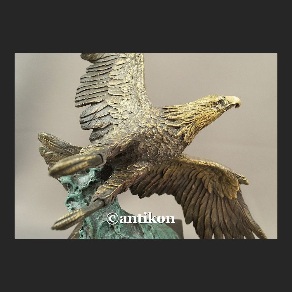 Orzeł rzeźba z brązu na prezent do gabinetu Orzeł rzeźba z brązu na prezent do gabinetu