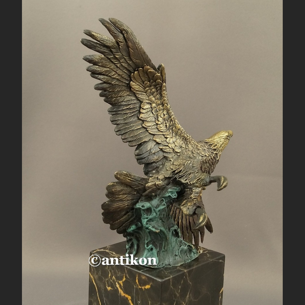 Orzeł rzeźba z brązu na prezent do gabinetu Orzeł rzeźba z brązu na prezent do gabinetu