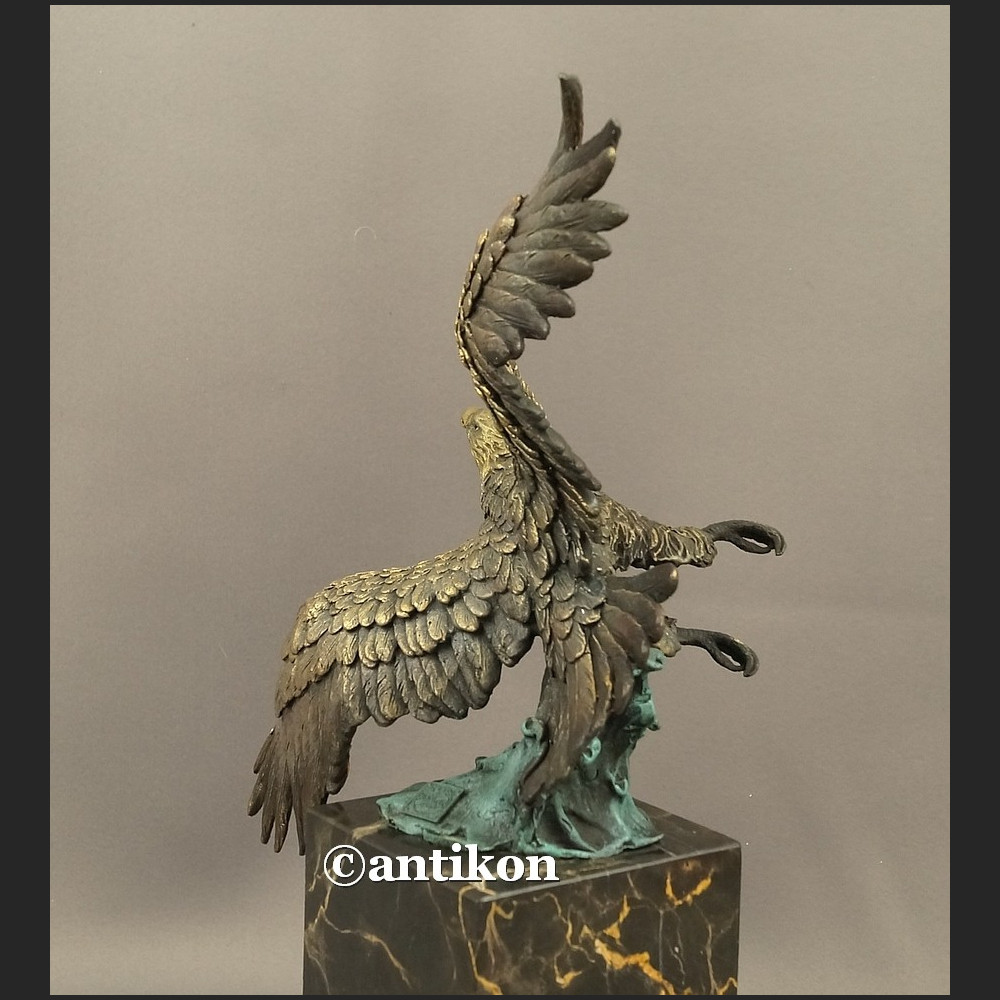 Orzeł rzeźba z brązu na prezent do gabinetu Orzeł rzeźba z brązu na prezent do gabinetu