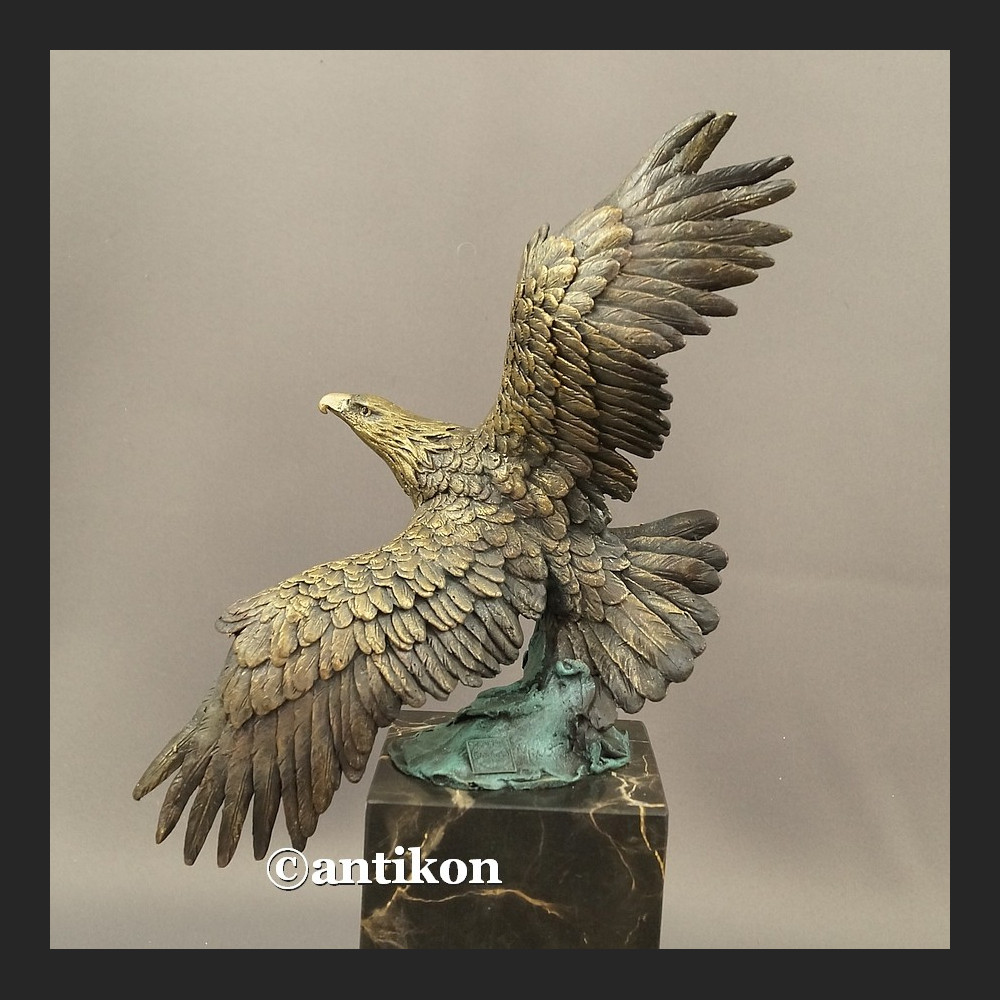 Orzeł rzeźba z brązu na prezent do gabinetu Orzeł rzeźba z brązu na prezent do gabinetu