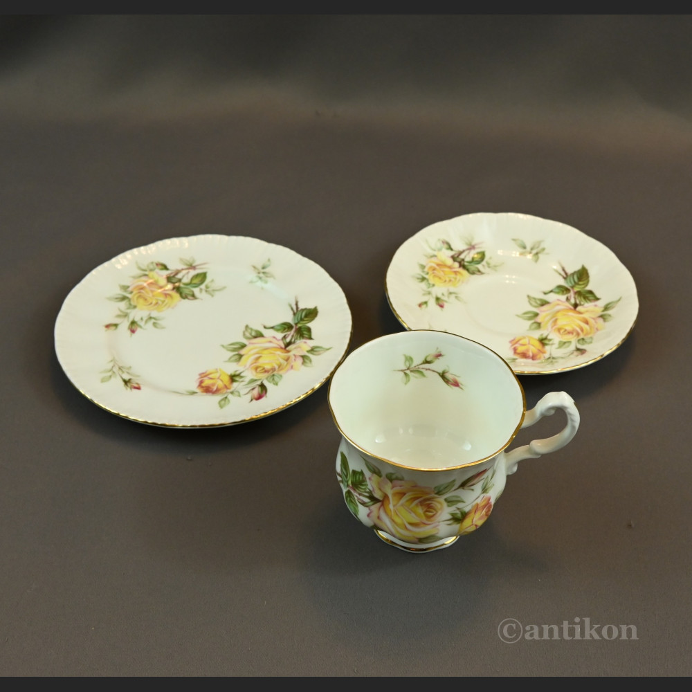 Angielski serwis do herbaty w róże 