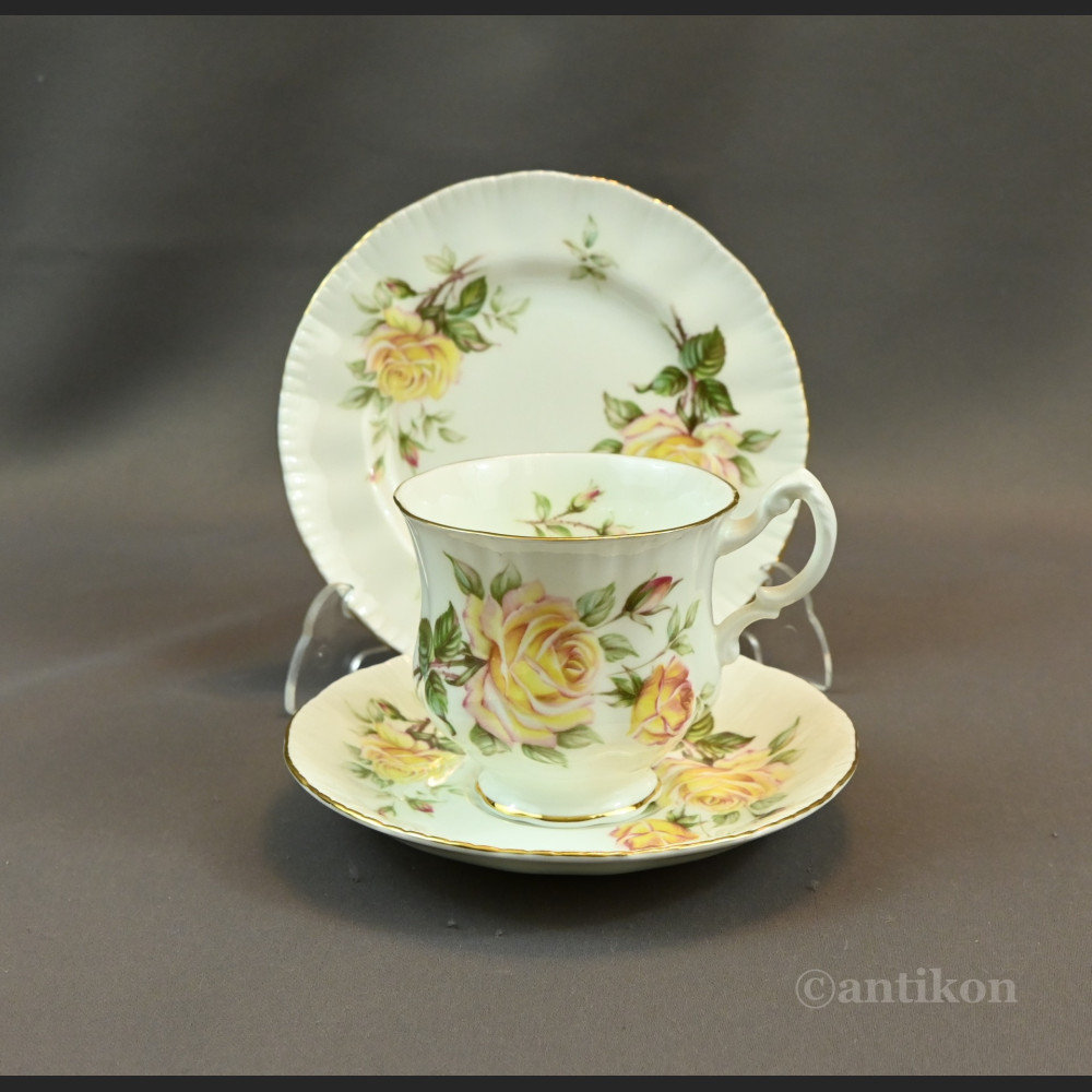 Angielski serwis do herbaty w róże 