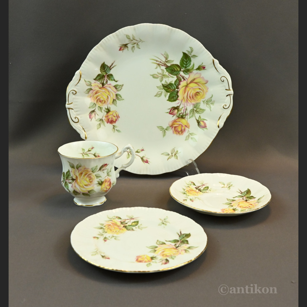 Angielski serwis do herbaty w róże 