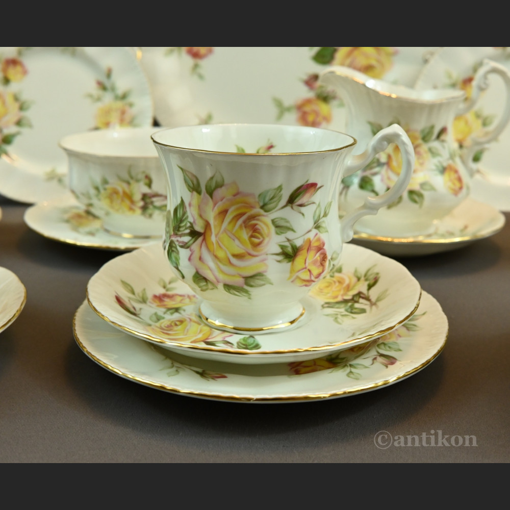 Angielski serwis do herbaty w róże 
