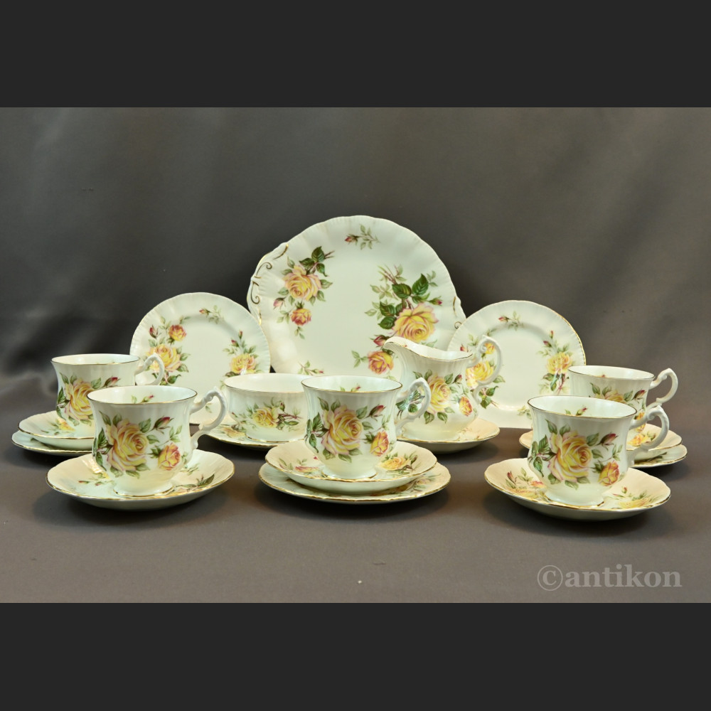 Angielski serwis do herbaty w róże 