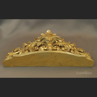 Złota półka z liściem akantu 